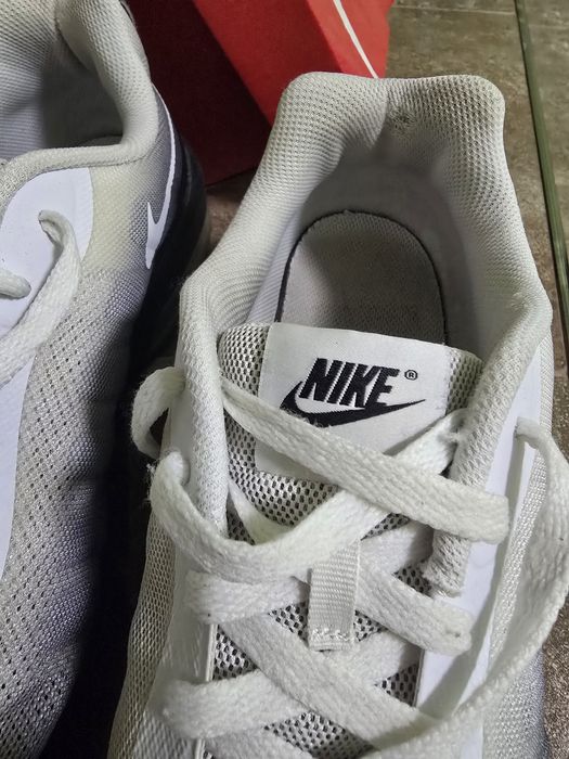 Nike Air Max Invigor Print- White