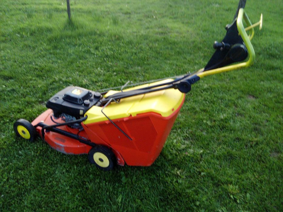 Mașină de tuns iarba cu tractiune Wolf Garden motor kawasaki