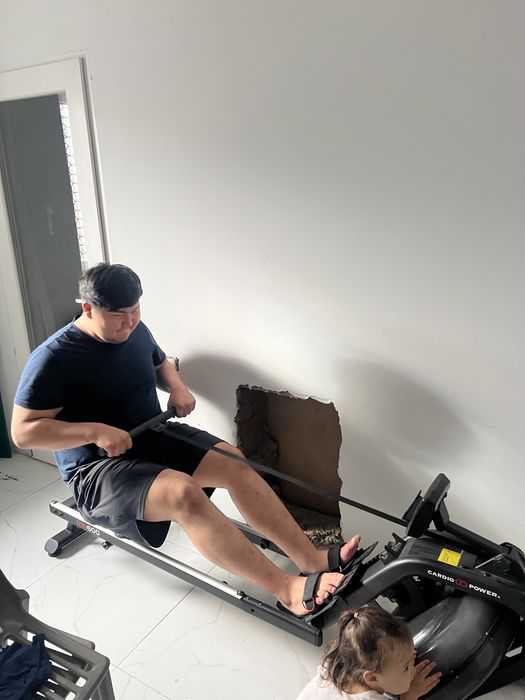 гребной тренажер CardioPower RW600.