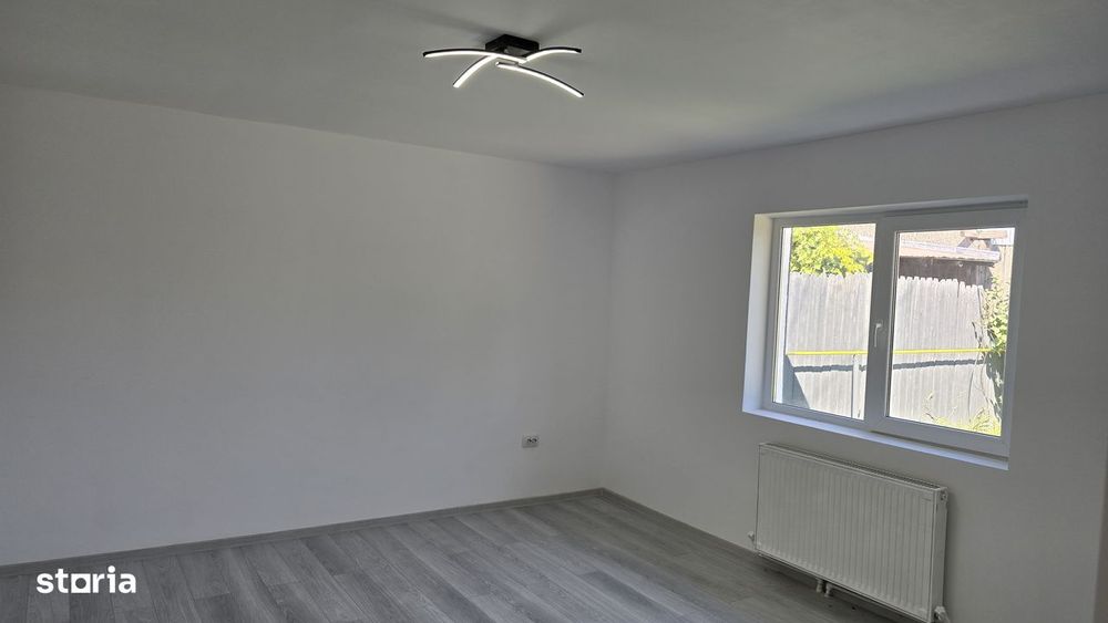 Vand casa caramida zona Piața Mare