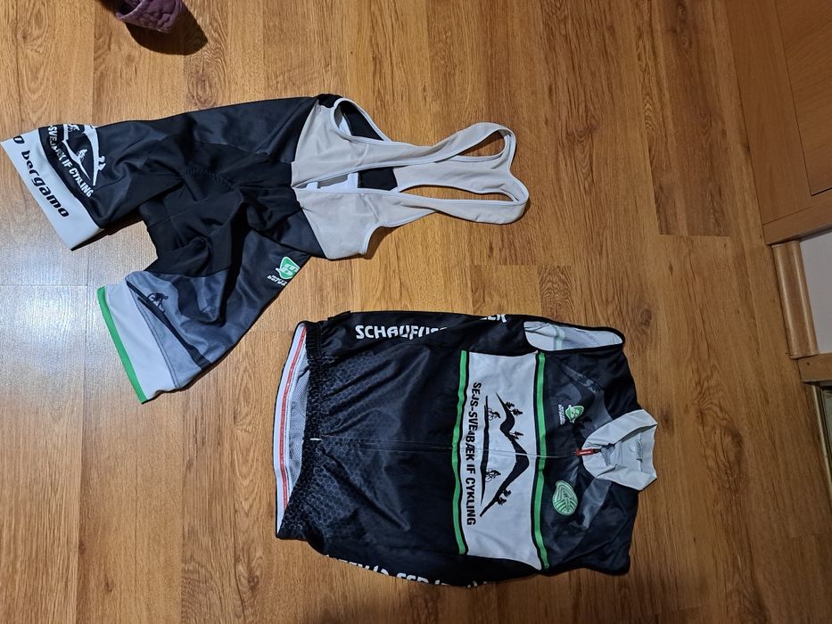 Клинове и гащеризони, джърси за колоецдене