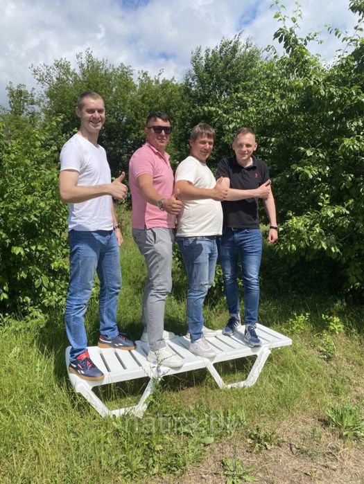 Пляжные шезлонги, лежаки