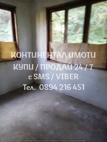 Двуетажна къща 140м2 с двор 600м2 на асфалт - код 61233