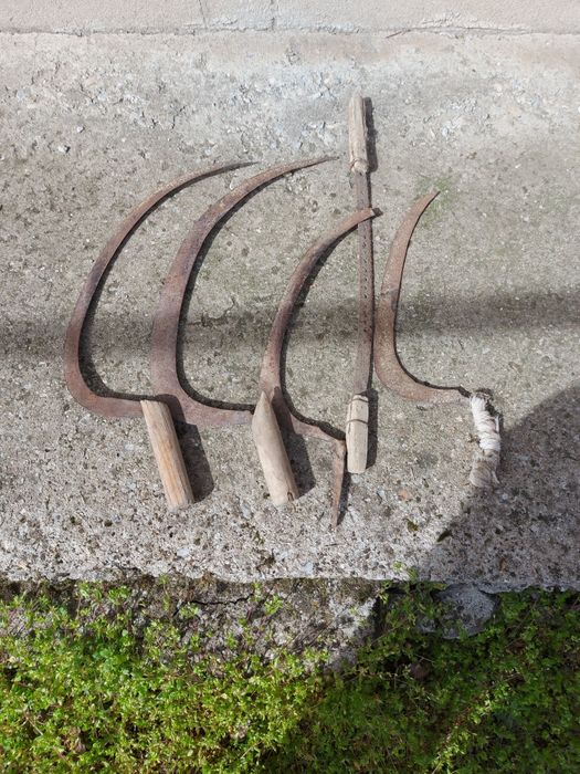 Сърпове ,буре.буркани