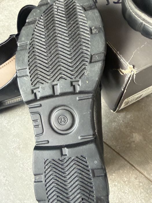 Продам туфли на девочку.