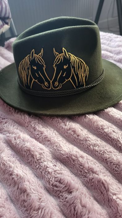 Vând palarie noua adusa din Germania  marime universala