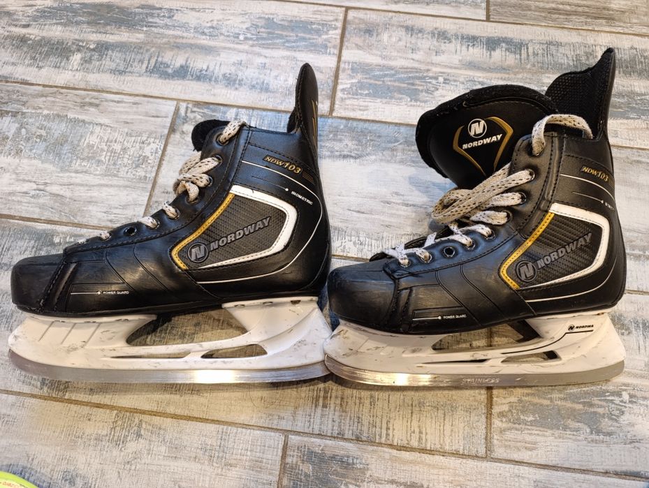 Хоккейные коньки