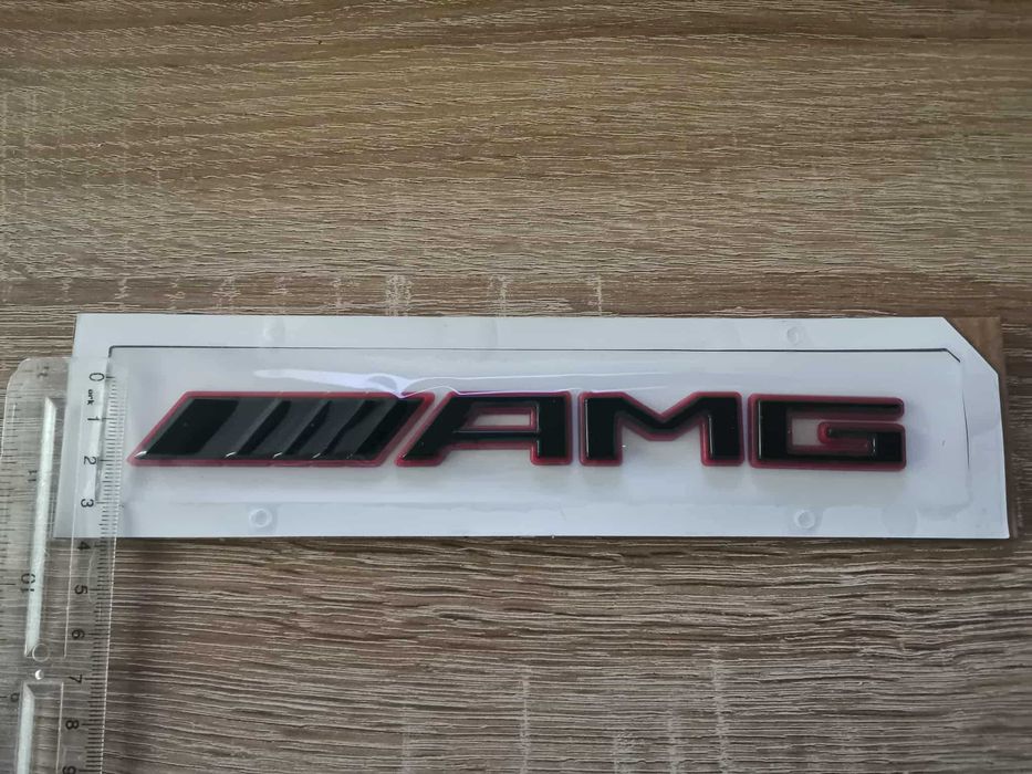 Mercedes Benz AMG черна емблема с червен кант