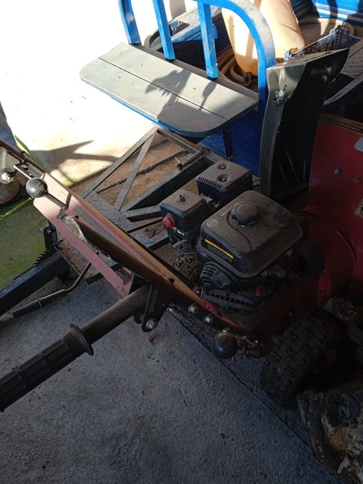 Vând motopompa și freza de zapada