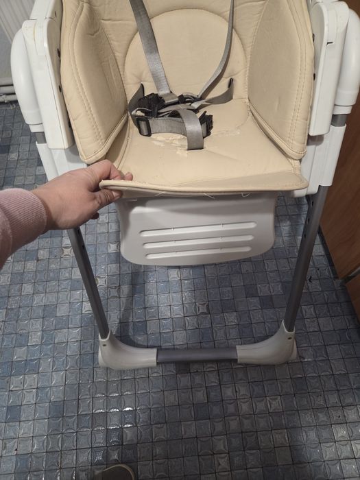Scaun de masa pentru bebelusi