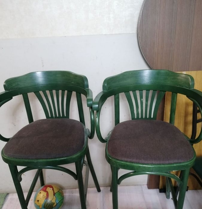 стулья две штуки в хорошем состояний.