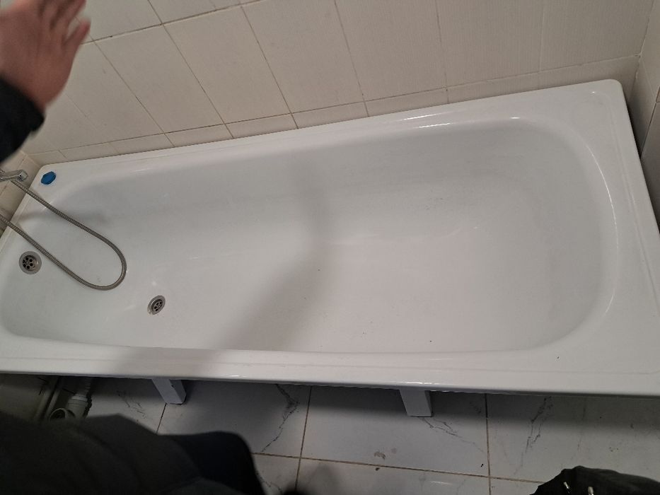 Сантехника  продам  ванну. Состояние среднее