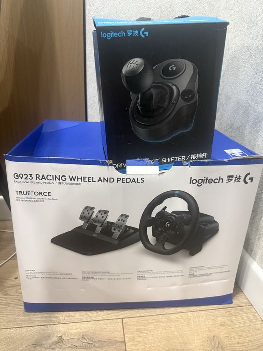 Logitech G923 TRUEFORCE руль + педали + коробка передач