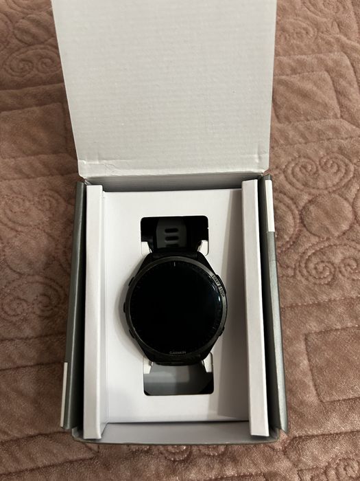 Продам Garmin 965