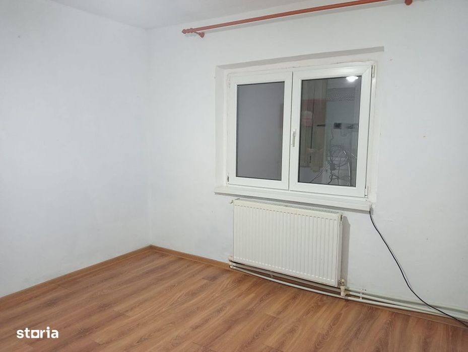 - Apartament 2 camere, Calarasi 4, parter cu balcon 15,3 mp.