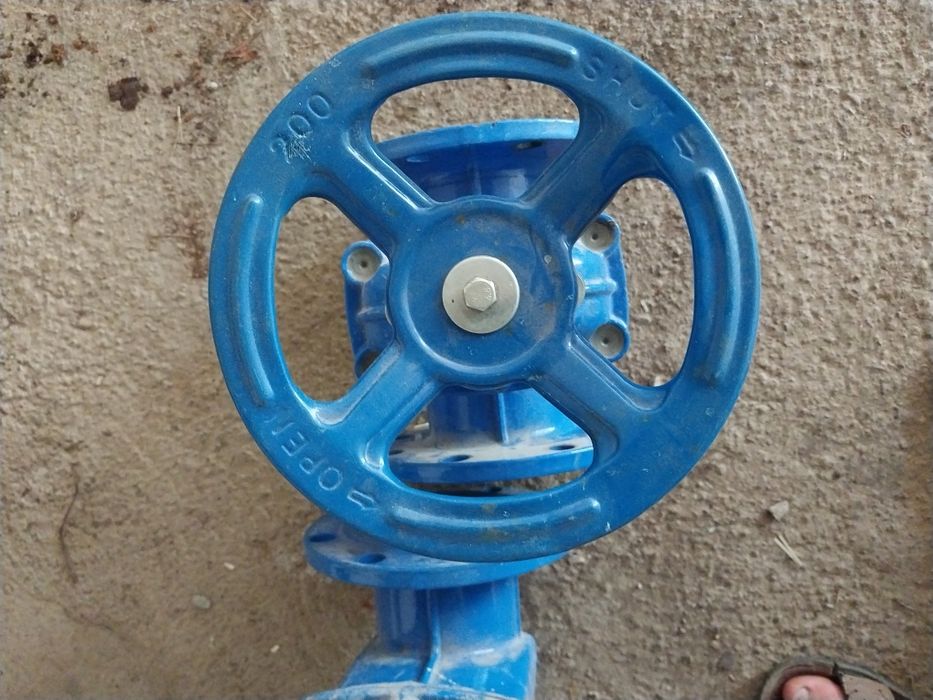 Чугунный задвижной кран