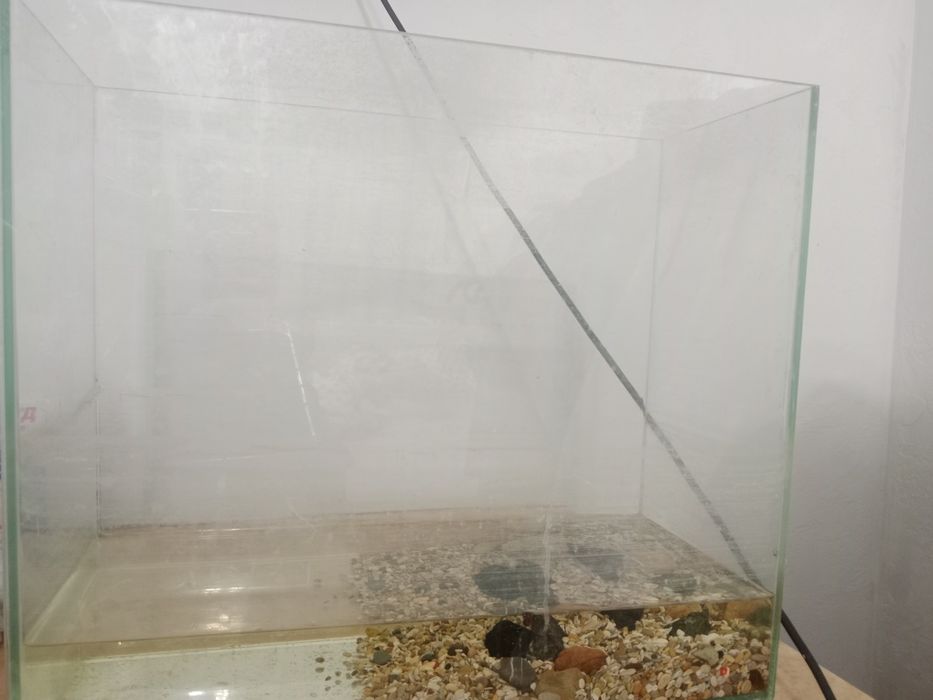 Продам 20 литров аквариум