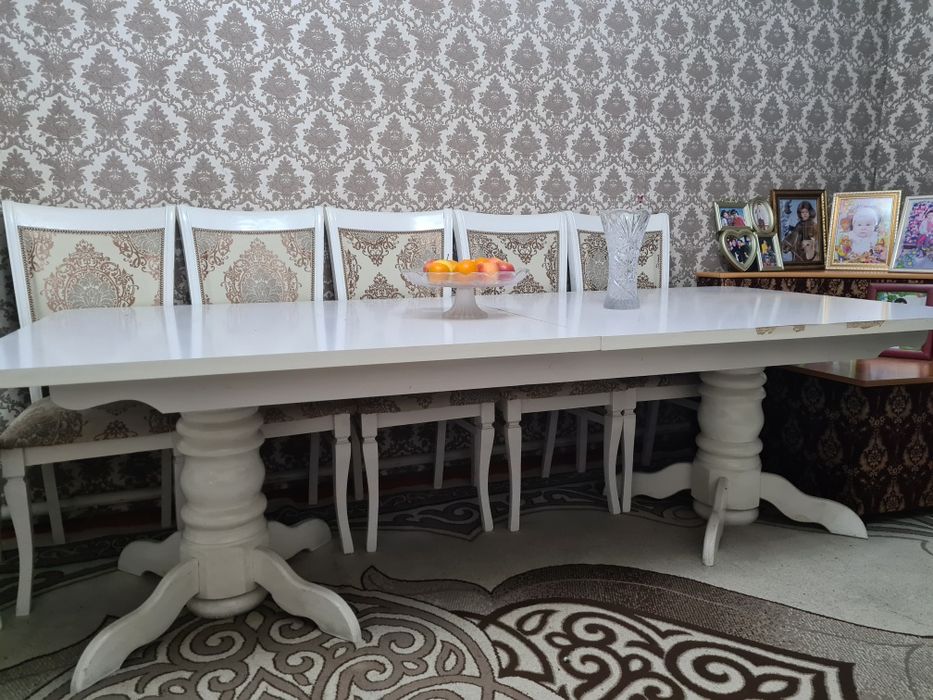 Продам стол 3м белый