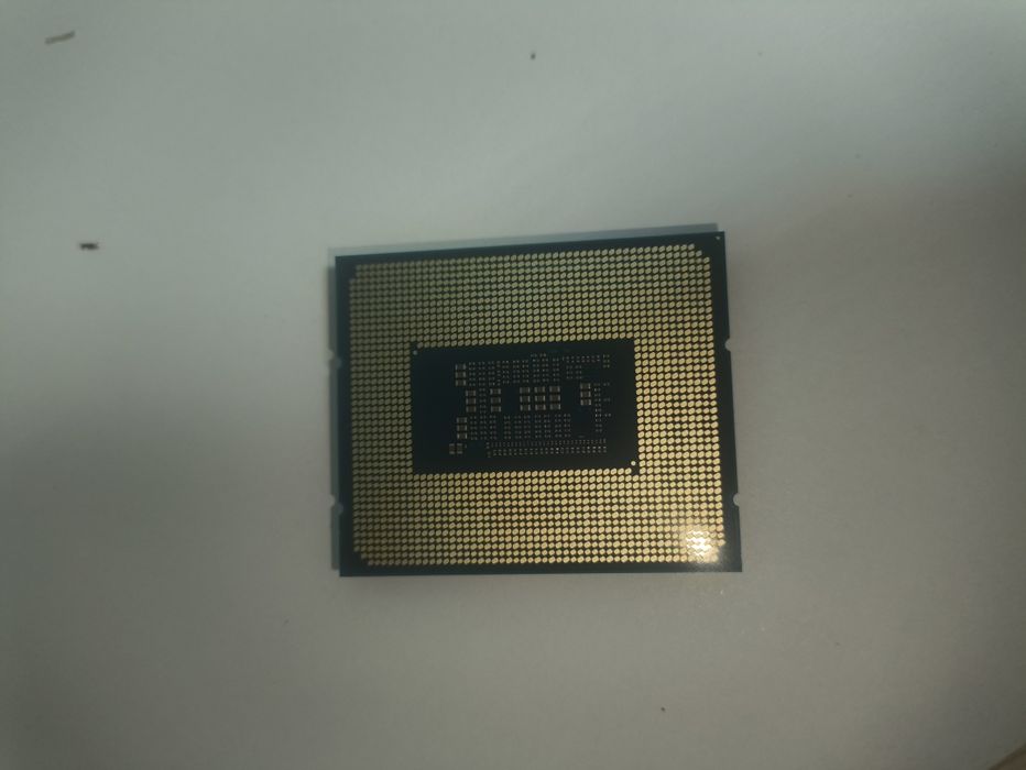 Продаю полностью НОВЫЙ процессор Intel Core i5-12400