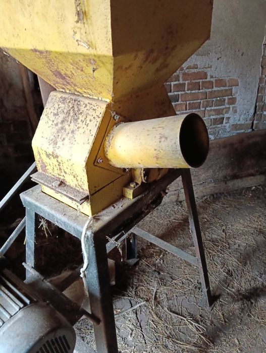 Чукова фуражомелка монофазна