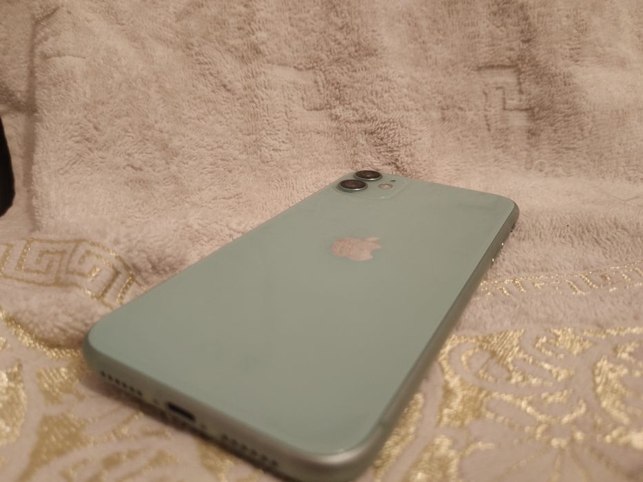 iPhone 11 в хорошем состоянии