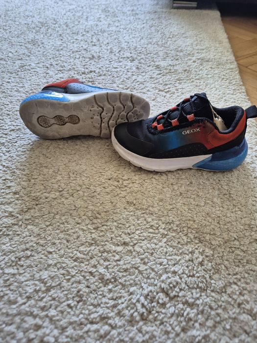 Adidasi GEox marime 29