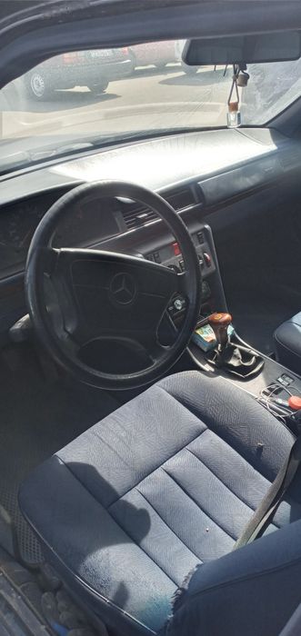 Продам машину мерседес 124