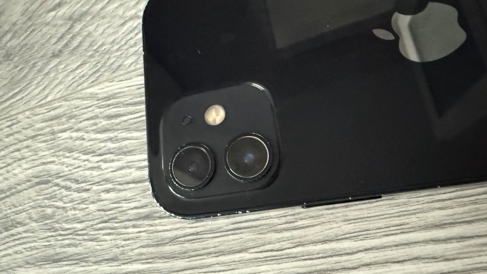 Телефон İPhone 12