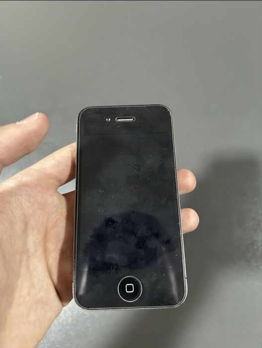 продам айфон 4 срочно