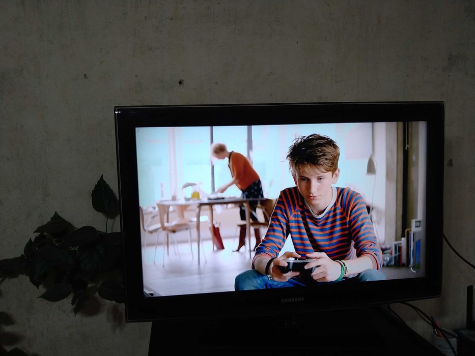 Samsung - телевизор 37 инча - 25 лева