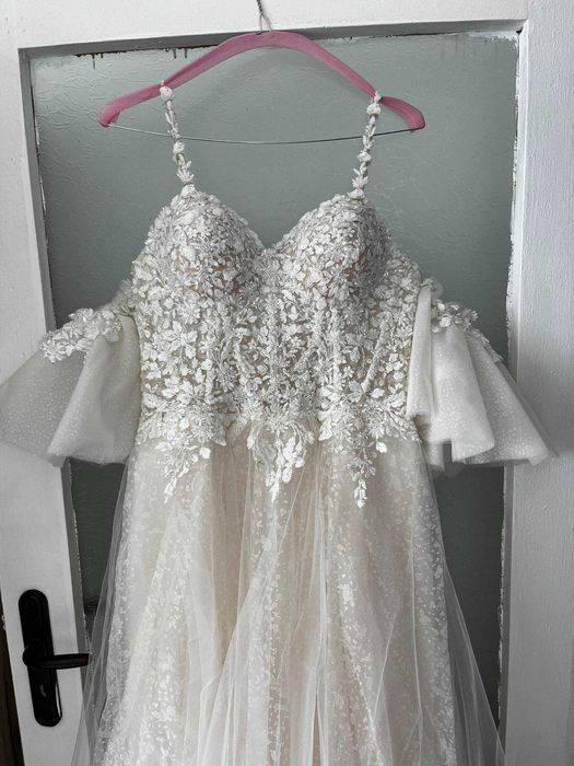 Нежна и елегантна булченска рокля