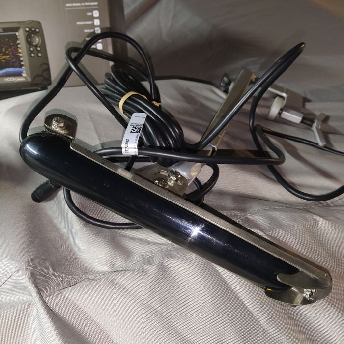 Эхолот LOWRANCE Hook Reveal 7xTS.