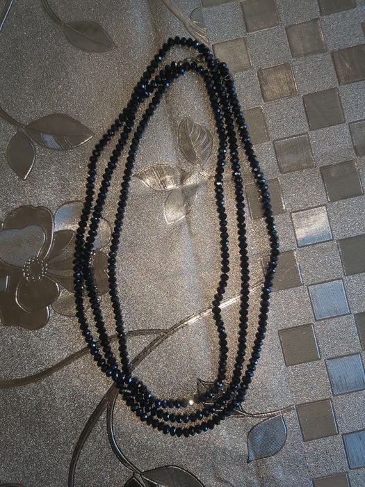 Бусы из чёрного граната