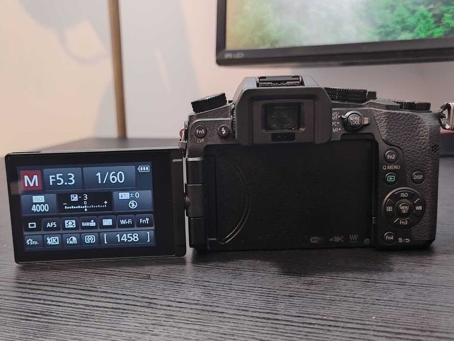 Panasonic Lumix G7 + Obiectiv 14-42mm | Doar 4000 cadre | 3 Acumulatori | Cutie | Impecabil