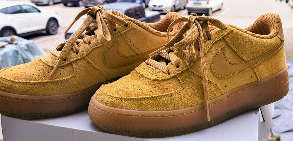 Велурени обувки Nike,номер:37,5