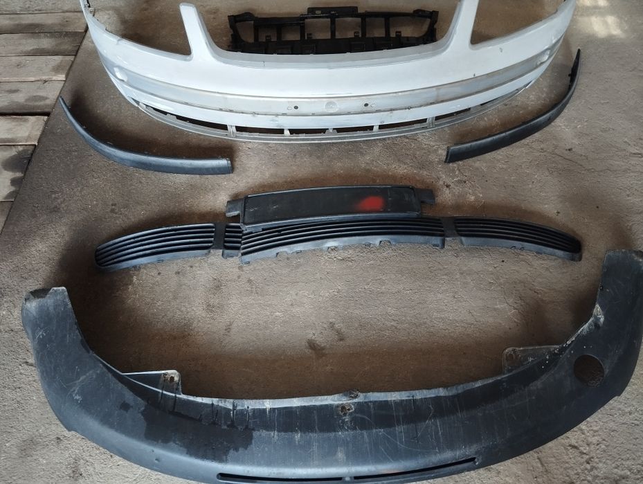 Продам бампер передний пассат 5б.