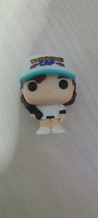 Продаю фигуру Дастина