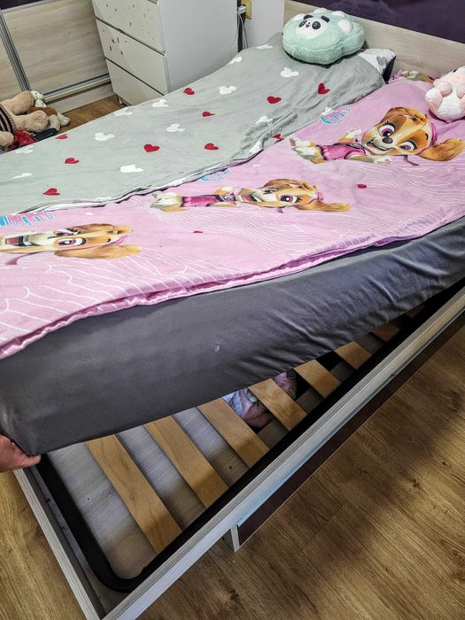 Двойно легло за матрак 140/190см. с включена подматрачна рамка.