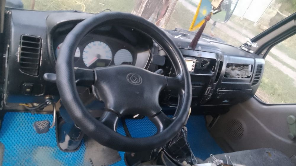 На ходу журіп турган Фатон машина