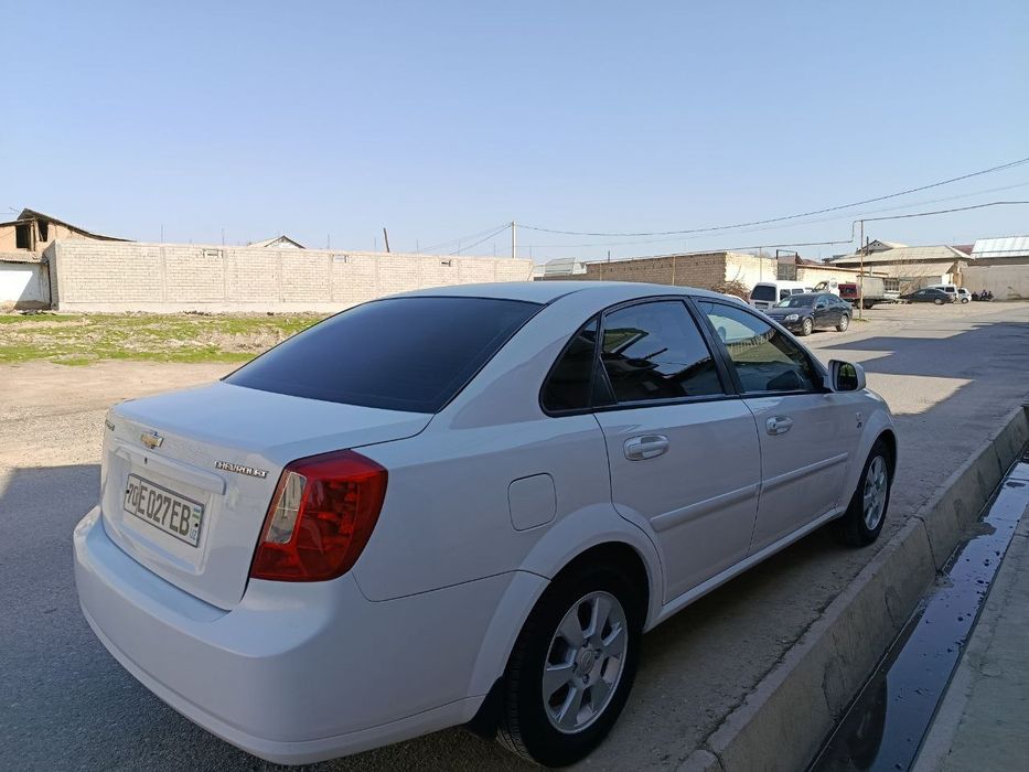 Jentra 3-pozitsa oq rangda aftamat