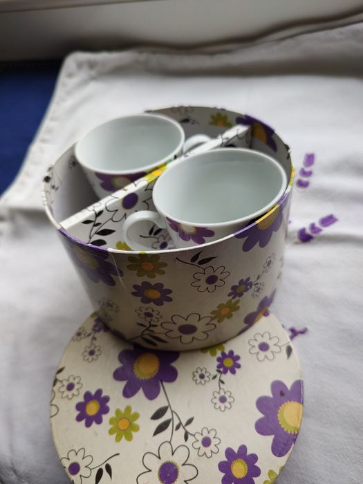 set 2 ceșcuțe+ farfuriuțe porțelan, noi