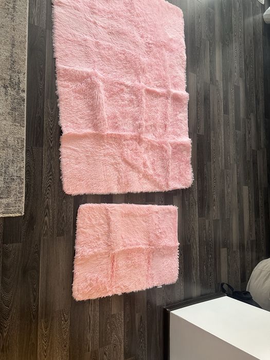 Нови розови килимчета