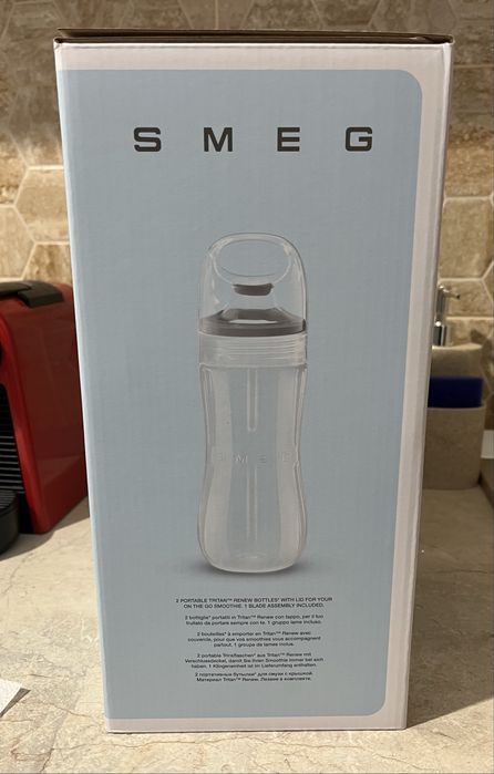 Smeg blender cu sticla portabila (albastru deschis)