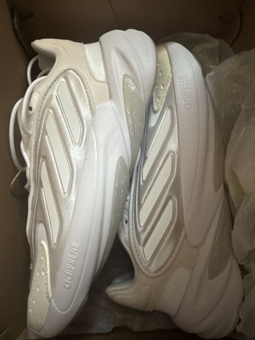 Продам кроссовки женские Adidas