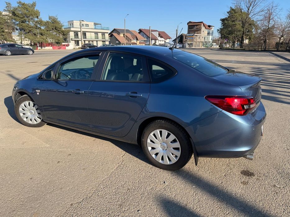 Vând Opel Astra j Enjoy Sedan Km 100% Reali.