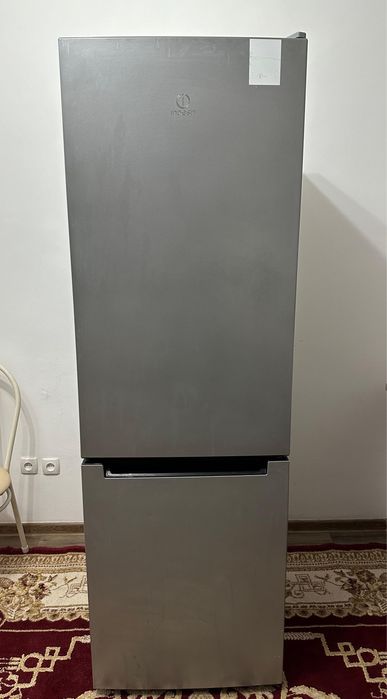 Холодильник Indesit