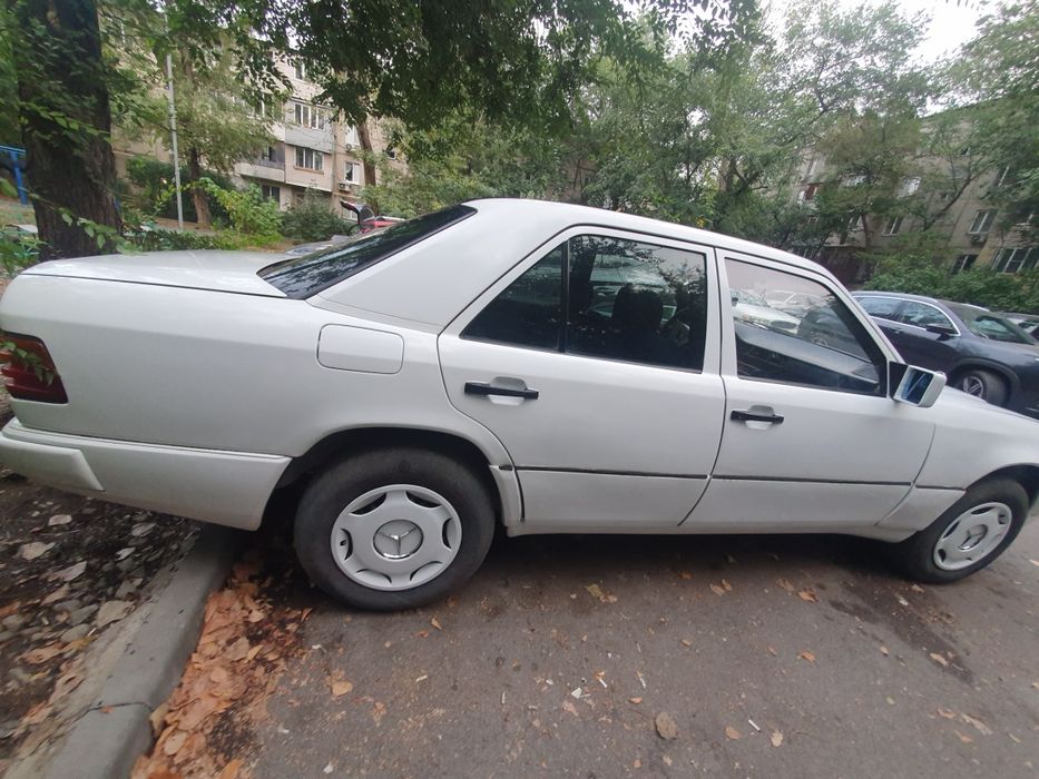 Mercedes-Benz W124