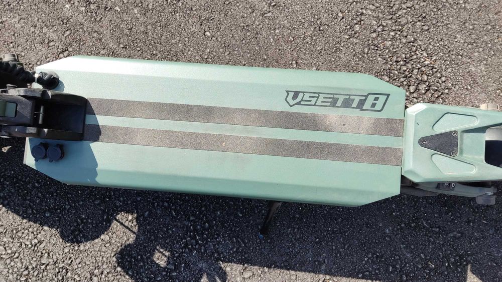 Vsett 8 48V/15.6Ah електрическа тротинетка