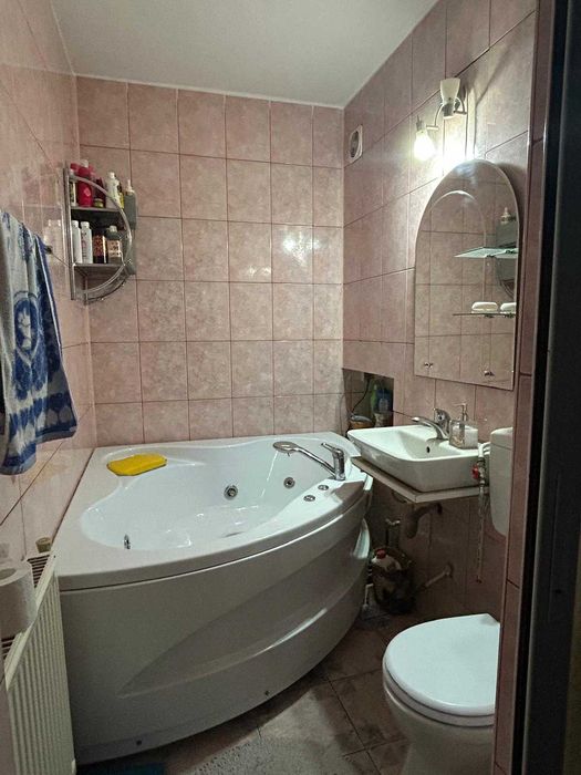 Vând apartament 4 camere