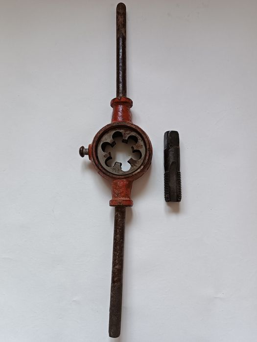 Лерка плашка,  метчик